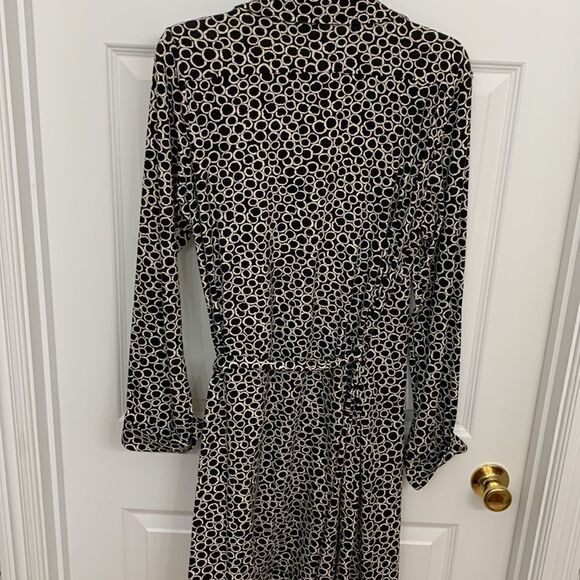 Lands' End size 16 wrap dress with circle design/black and white - Picture 2 of 8